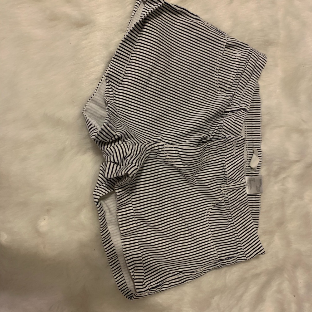 Striped black and white shorts🍡